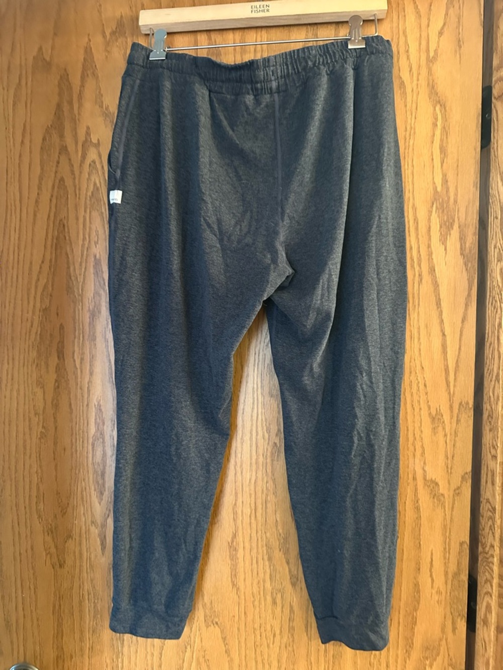 Vuori Dark Gray performance joggers - Picture 4 of 4